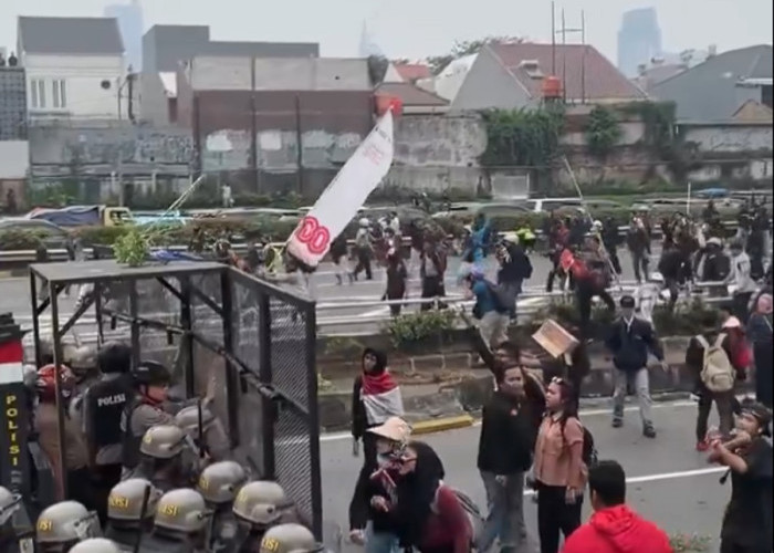 Demo Buruh 28 Agustus: Ribuan Massa Padati DPR RI dengan 6 Tuntutan Utama