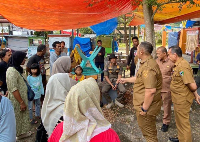 Hadapi Lonjakan Wisatawan Lebaran, PKL Pantai Carocok Painan Mulai Bersolek