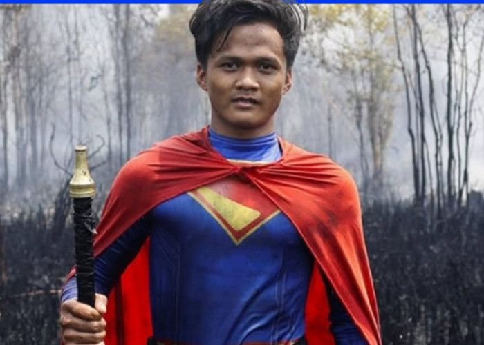 Aksi Inspiratif Remaja 15 Tahun di Palangka Raya: Jadi Pemadam Kebakaran Sambil Mengenakan Kostum Superman