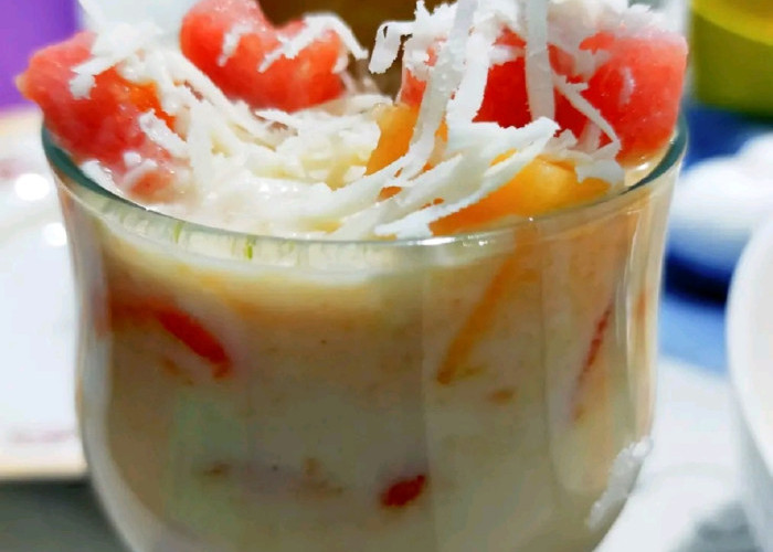 Sop Buah: Primadona Takjil yang Menggoda, Simak Tips Sehat Mengonsumsinya