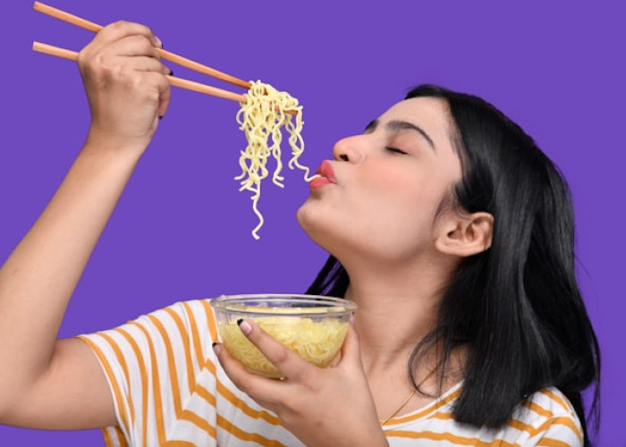 Sering Makan Mi Instan? Ini Batas Aman Konsumsinya Menurut Ahli