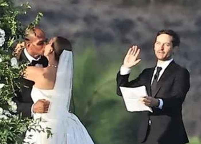 Tobey Maguire Jadi Penghulu Pernikahan Mantan Istri, Dihadiri Leonardo DiCaprio hingga Jeff Bezos