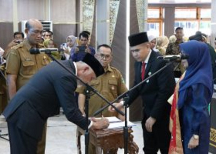 Gubernur Mahyeldi Lantik 88 Kepala Sekolah, Tegaskan Komitmen Tingkatkan Mutu Pendidikan di Sumbar