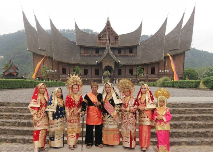 Sumatera Barat Kaya Budaya! Ini Daftar Suku yang Tinggal di Sana