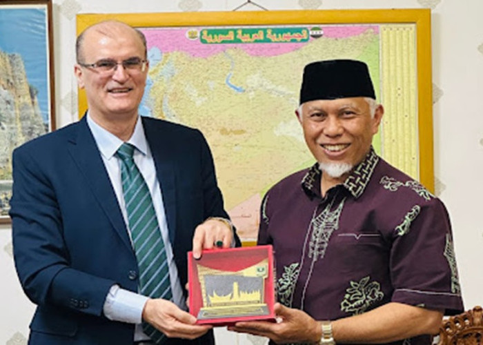 Gubernur Sumbar Bahas Peluang Kerja Sama Pendidikan dan Sister City dengan Dubes Suriah