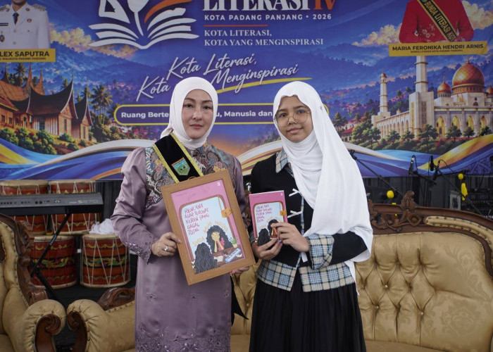 Bunda Literasi Luncurkan Buku Cerpen Karya Penulis Muda Padang Panjang