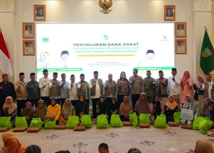 Ramadan Berkah, Hendri Arnis Salurkan Bantuan Baznas untuk Warga Padang Panjang