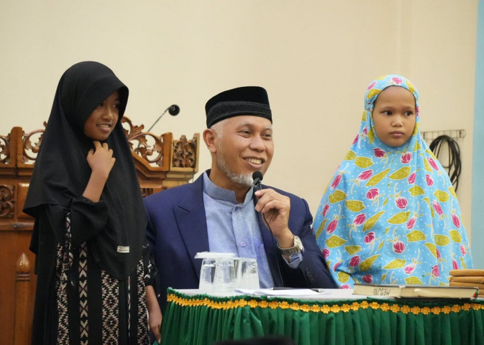 Pemprov Sumbar Salurkan Hibah Pembangunan dan Bantuan Sosial di Masjid Syekh Muhammad Daud