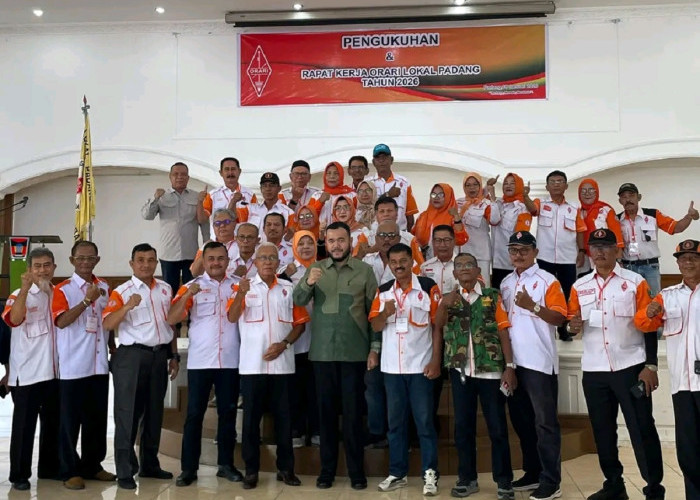 Kukuhkan Pengurus ORARI Lokal Padang 2025–2028, Fadly Amran: Radio Amatir Tulang Punggung Komunikasi Bencana
