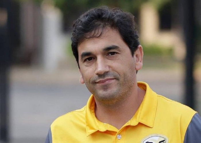  Eduardo Almeida Tetap Latih Semen Padang