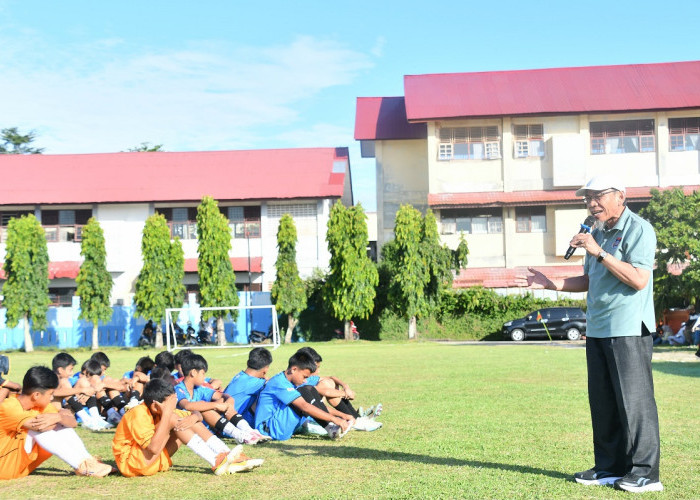 Sambut HUT RI ke-81, Wakil Wali Kota Padang Resmi Buka Turnamen Sepak Bola PSTS Tabing KU-14