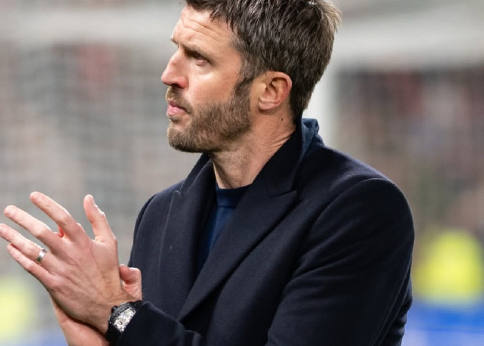 Main dengan 10 Orang, Michael Carrick Tetap Puji Mentalitas Skuad MU Meski Takluk dari Leeds