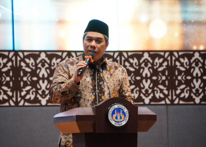 Hangatkan Silaturahmi, UNP Lepas 16 Calon Jemaah Haji di Momen Halal Bihalal