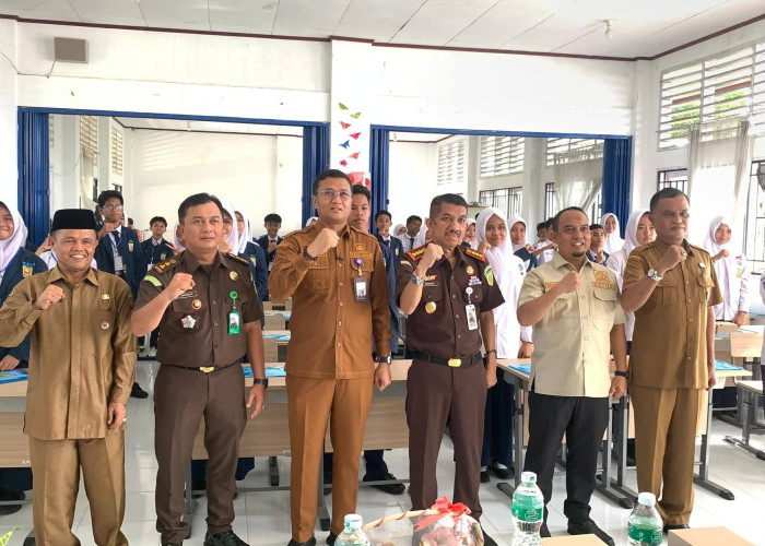Jaksa Masuk Sekolah Perkuat Pemahaman Hukum Siswa di Padang