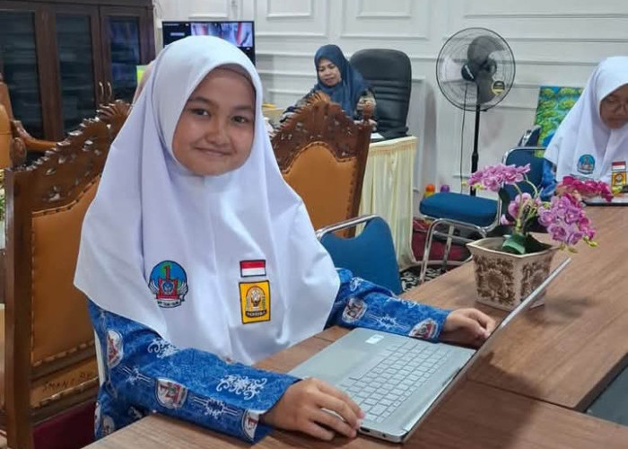Kikan Siswi SMPN 1 Padang Panjang Sabet Medali Emas Lomba Menulis Cerita FLS3N Nasional