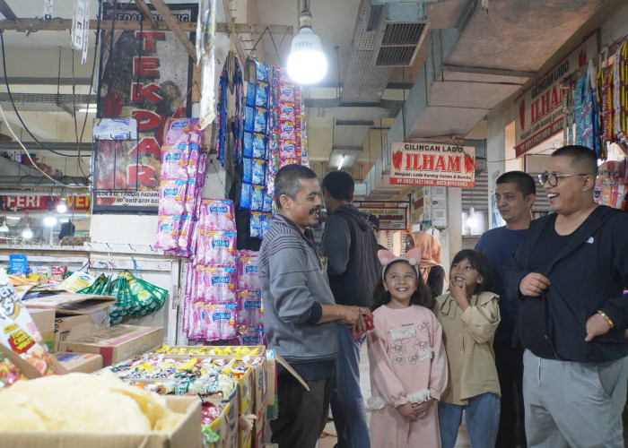 Monitoring Kebersihan Pasar Pusat, Wako Hendri Arnis Ajak Pedagang Wujudkan Pasar Bersih dan Nyaman