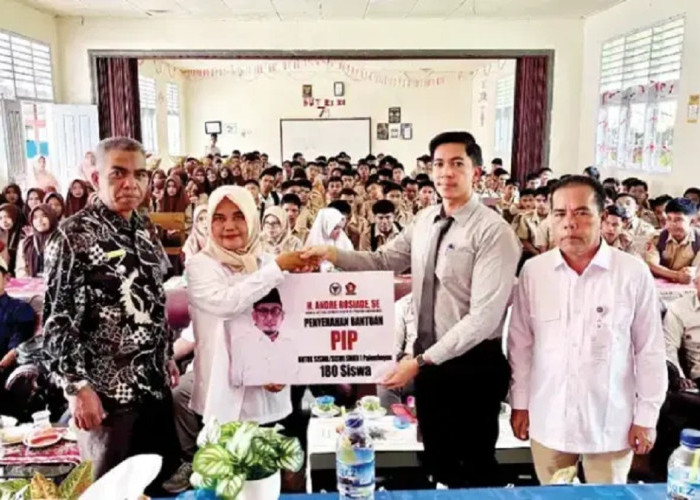 Andre Rosiade Realisasikan Ribuan Beasiswa PIP untuk Siswa Sumbar, Termasuk di Bukittinggi