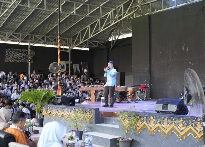 Cegah Kecanduan Game Online, Diskominfotik Sumbar Edukasi Ratusan Siswa Baru