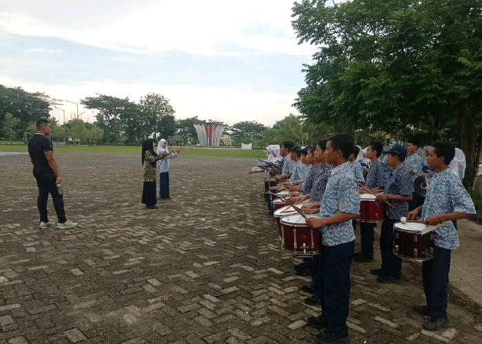 Sambut Hardiknas 2026, Tim Drumband Gabungan SMP di Padang Matangkan Persiapa