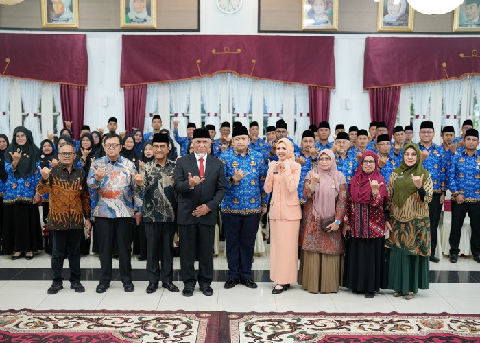 Gubernur Mahyeldi Lantik Pejabat Pratama dan 65 Kepala Sekolah: Perkuat Birokrasi yang Transparan dan Berinteg