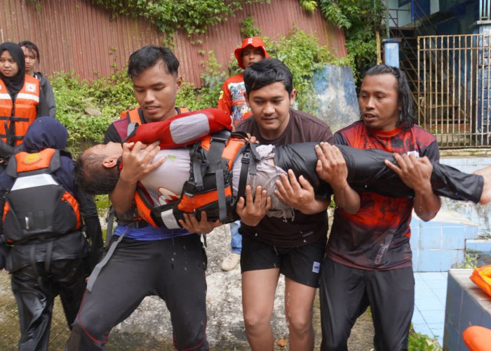 Ketua PMI Padang Panjang Tinjau Pelatihan Water Rescue, Perkuat Kesiapsiagaan Relawan