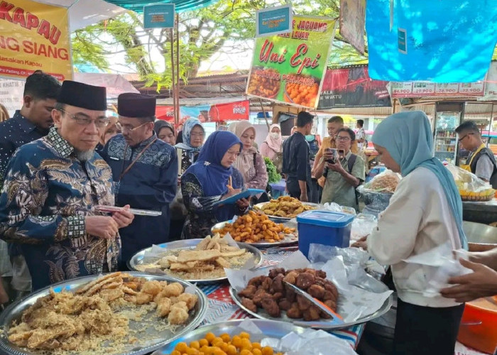 Jamin Keamanan Pangan Ramadan, Pemkot Padang dan BBPOM Sidak Pasa Pabukoan