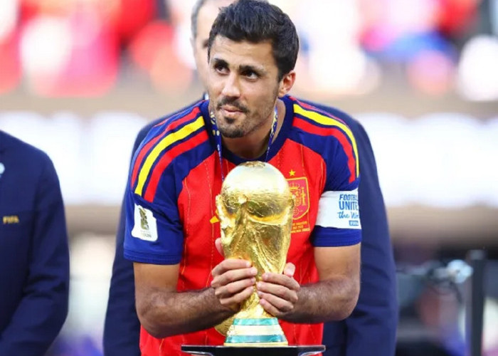 Ngotot Rekrut Peraih Golden Ball, Barcelona Ajukan Mahar Rp1,23 Triliun untuk Gelandang Man City Rodri