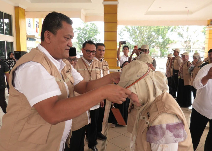 Pilwana Serentak Pasbar Pakai E-Voting, Bupati Yulianto Lepas 75 Personel Tim Teknis TPS