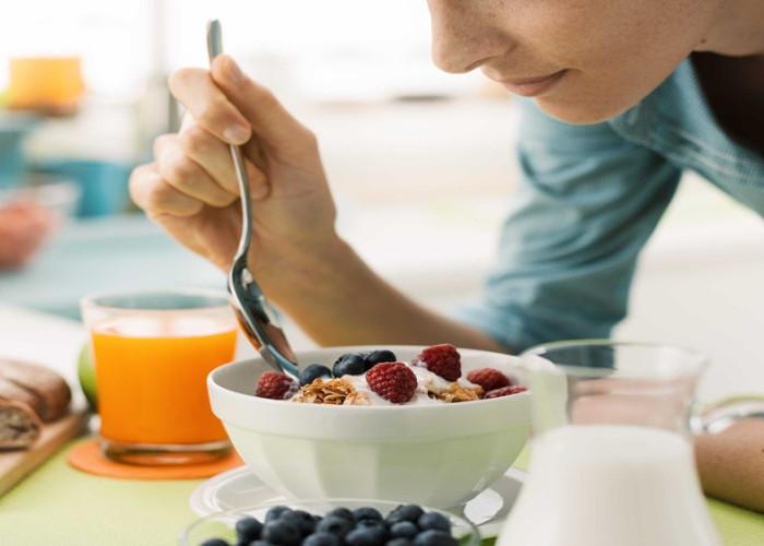 Sarapan Terbaik untuk Bantu Turunkan Berat Badan: Coba Menu Parfait Stroberi dan Yogurt