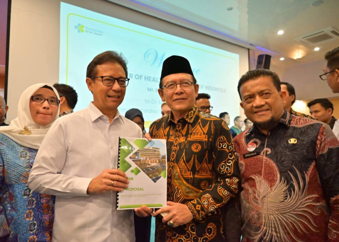 Tingkatkan Mutu RSUD Adnaan WD, Wako Zulmaeta Serahkan Proposal Rp200 Miliar ke Menkes Budi Sadikin