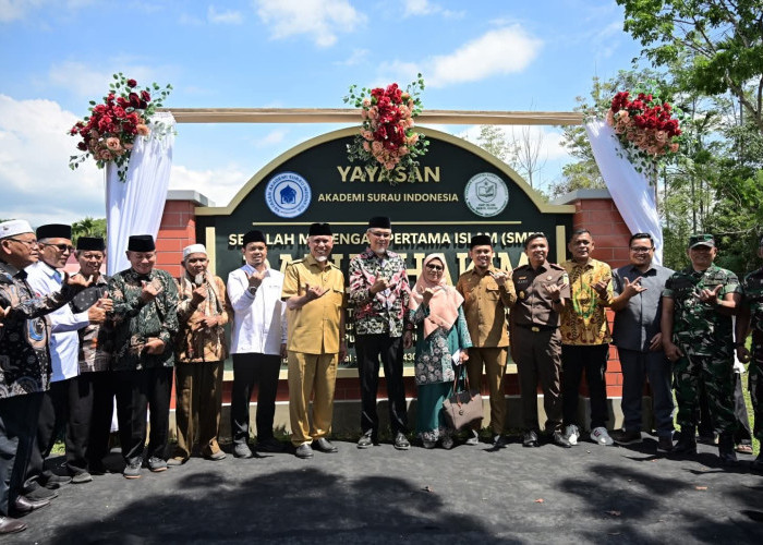 Resmikan SMP Islam Darul Hakim, Mahyeldi Tekankan Pentingnya Pendidikan Berkarakter