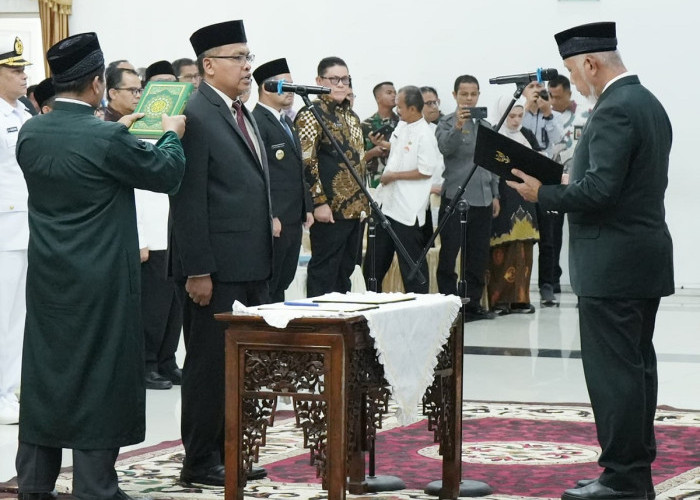 Gubernur Mahyeldi Lantik Arry Yuswandi sebagai Sekda Definitif Provinsi Sumbar
