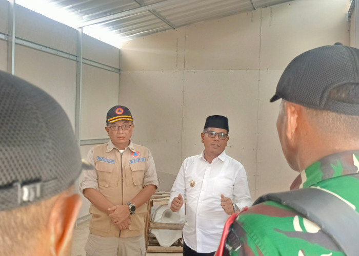 Wabup Risnaldi Dampingi Sekretaris Utama BPBD RI Tinjau Huntara di Bayang Utara