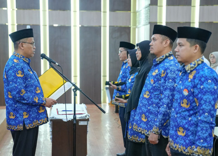 Tegaskan Pengangkatan ASN Berdasar Kebutuhan Organisasi, Sekdaprov Sumbar Lantik Pejabat Baru