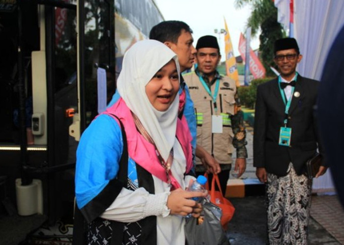 Jemaah Haji Termuda Asal Sumbar Berusia 15 Tahun Berangkat ke Tanah Suci