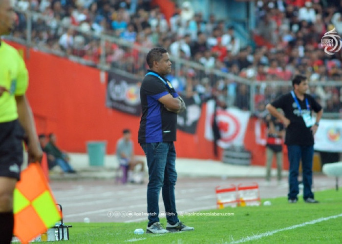 Pelatih Divaldo Alves Puji Semangat Juang Pemain Usai Hasil Imbang di Padang