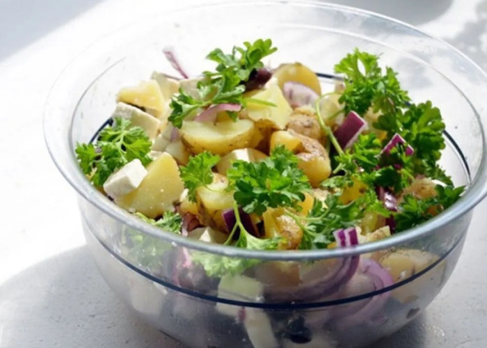 Resep Salad Kentang ala Jennifer Lopez: Hidangan Keluarga dengan Rasa Asam Segar yang Unik