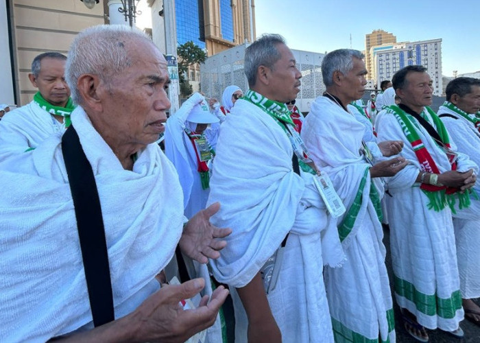 Keberangkatan Perdana Jamaah Umrah Sumbar: 393 Orang Diterbangkan ke Madinah 