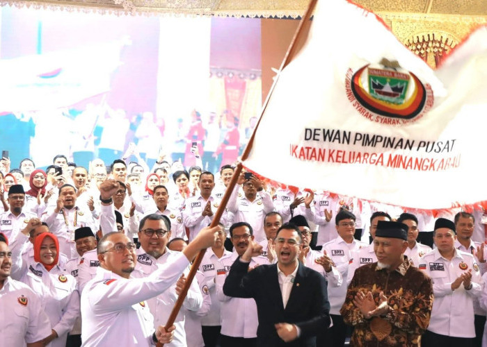 DPP IKM Periode 2025-2030 Dipimpin Andre Rosiade, Gubernur Sumbar: Kita Melihat Semangat Persataun