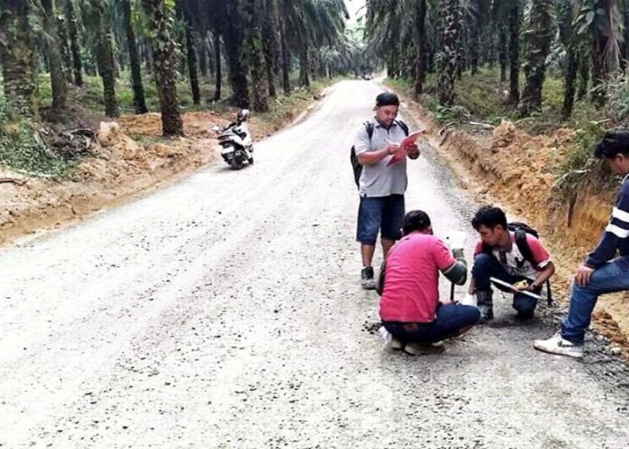 Hubungkan Marga Makmur ke SP 3, Pemkab Dharmasraya Aspal Jalan Sepanjang 1,5 KM
