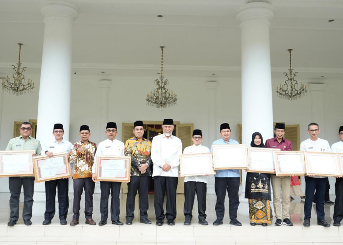 Bukti Komitmen Layanan Publik, 14 OPD Sumbar Terima Penghargaan SPM 2024