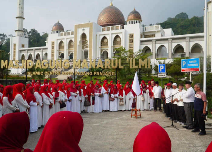 Tetap Energik di Usia Senja, 150 Lansia Padang Panjang Gelar Studi Dakwah ke Masjid Agung Al Muhsinin Solok