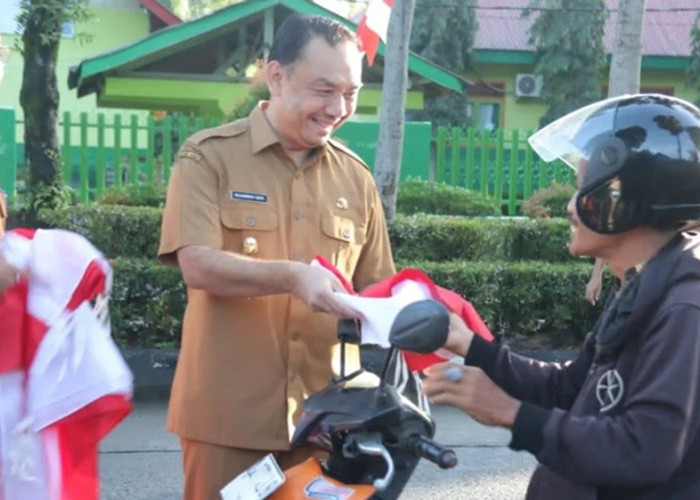 Pemkab Agam Bagikan 33 Ribu Bendera ke Warga untuk Semarakkan HUT RI ke-81