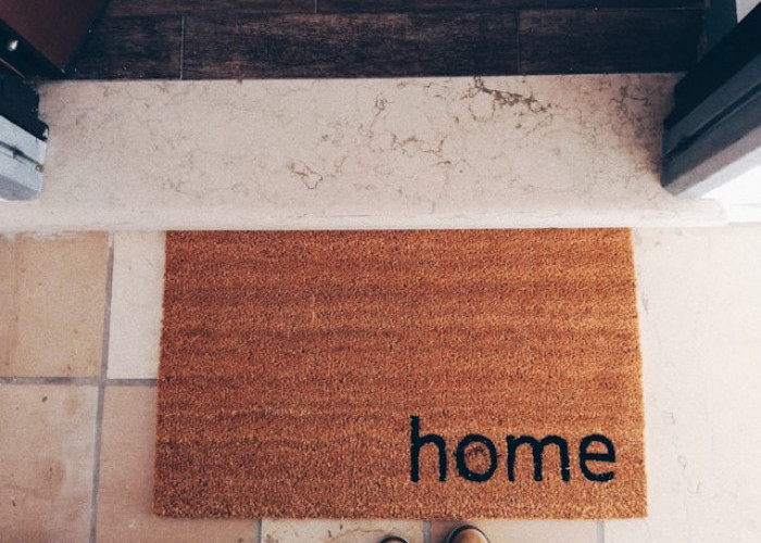 Bukan Cuma Kunci Pintu, Ini 7 Cara Cerdas Amankan Rumah Saat Liburan