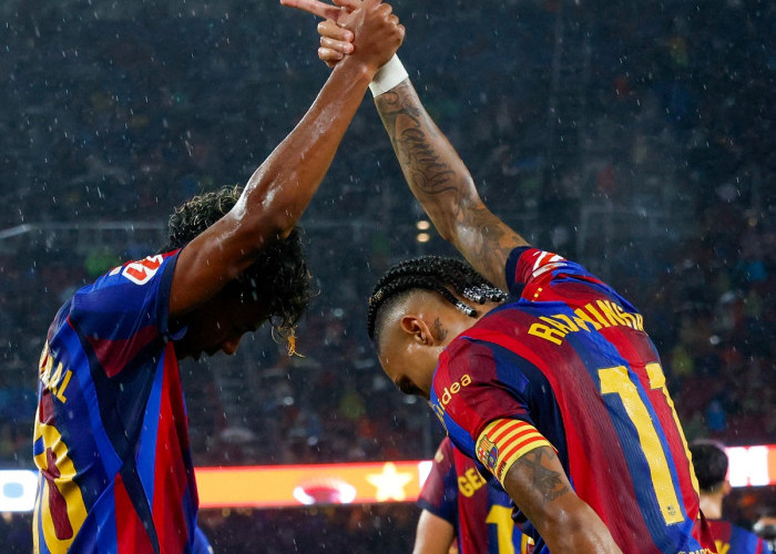 Hattrick Raphinha Warnai Kemenangan Telak Barcelona atas Racing Santander