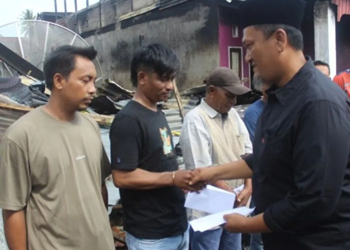 Pemkab Pasaman Barat Salurkan Bantuan Logistik dan Uang Tunai untuk Korban Kebakaran Ujung Gading