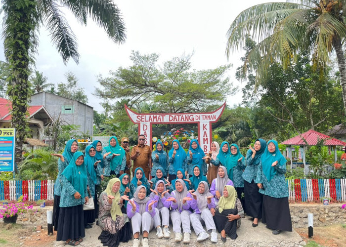 Tinjau Dasawisma Pasir Pantai 3 Silaut, Oktarina Risnaldi Tekankan Manfaat Nyata bagi Keluarga
