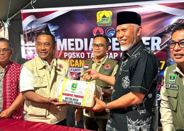 Pemprov Sumbar Kirim 2 Ton Rendang untuk Korban Gempa NTT, Gubernur Mahyeldi Serahkan Langsung di Labuan Bajo