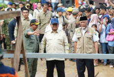 Presiden Prabowo Tinjau Lokasi Bencana Sumbar, Targetkan Hunian Sementara Rampung Satu Bulan