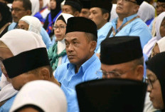 Dilepas ke Tanah Suci, Kadis Perkim Padang Haru Usai Menanti Haji 13 Tahun